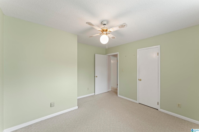 empty room featuring ceiling fan and a textured ceiling