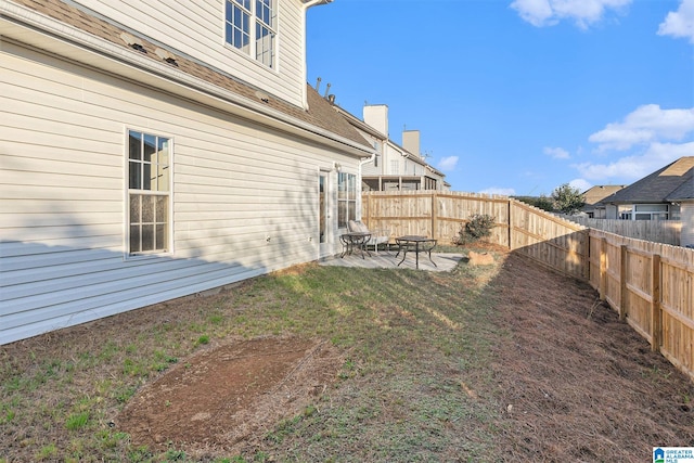 view of yard featuring a patio