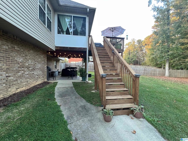 view of yard with a patio