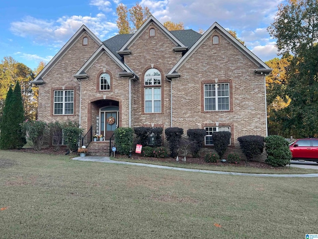 view of front facade with a front lawn