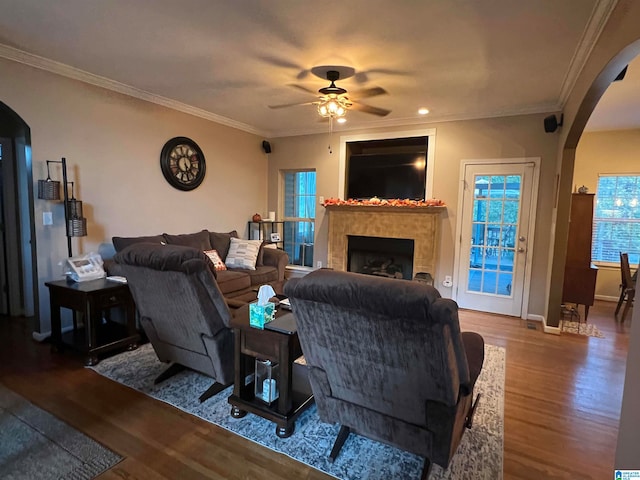 living room featuring hardwood / wood-style floors, crown molding, and ceiling fan