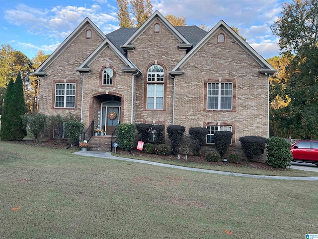 view of front of property with a front lawn