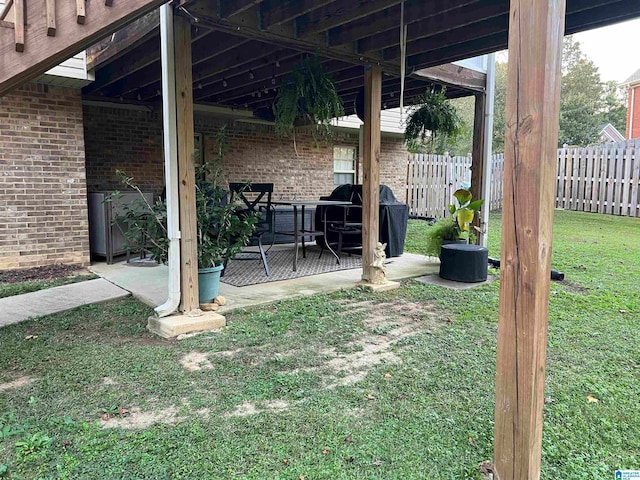 view of yard featuring a patio