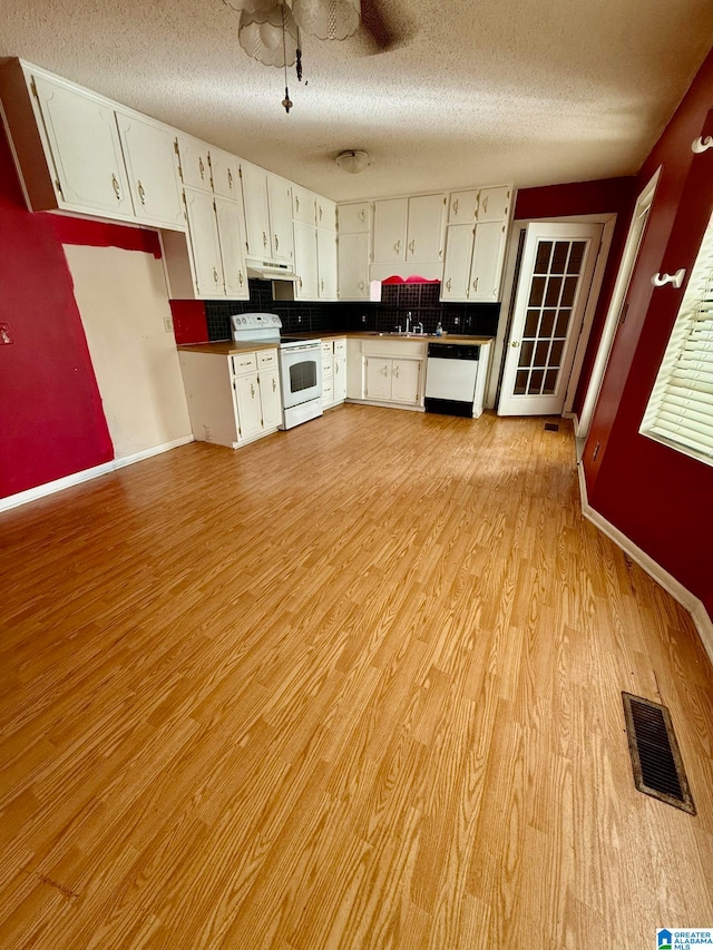 kitchen featuring sink, a textured ceiling, backsplash, white appliances, and white cabinets