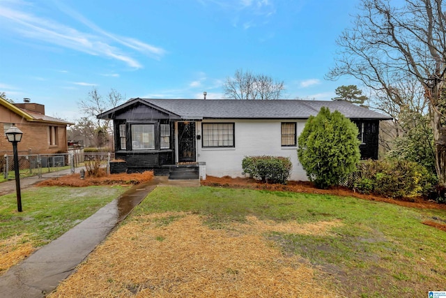 ranch-style house featuring a front lawn