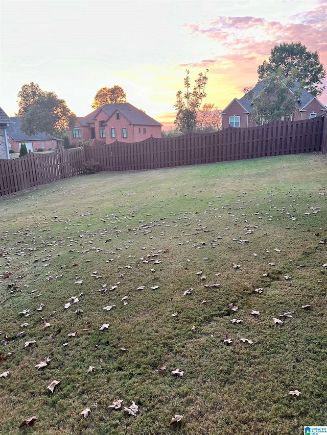 view of yard at dusk