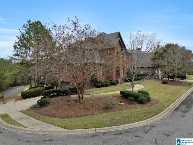 view of front of property with a front lawn