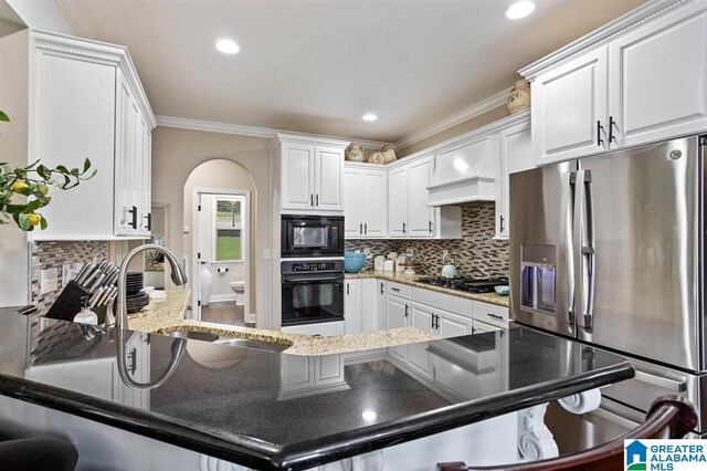110 Sterling Lakes Dr, Helena, AL 35080 - kitchen featuring black appliances, a kitchen bar, white cabinets, a sink, and a peninsula