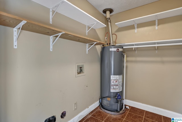 clothes washing area with washer hookup and gas water heater