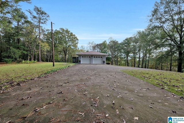 view of front facade featuring a garage and a front lawn