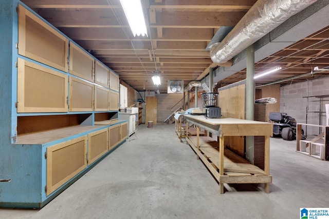 basement featuring washer / dryer