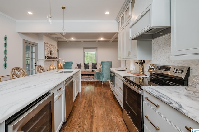 kitchen featuring stainless steel appliances, sink, beverage cooler, dark wood-type flooring, and pendant lighting