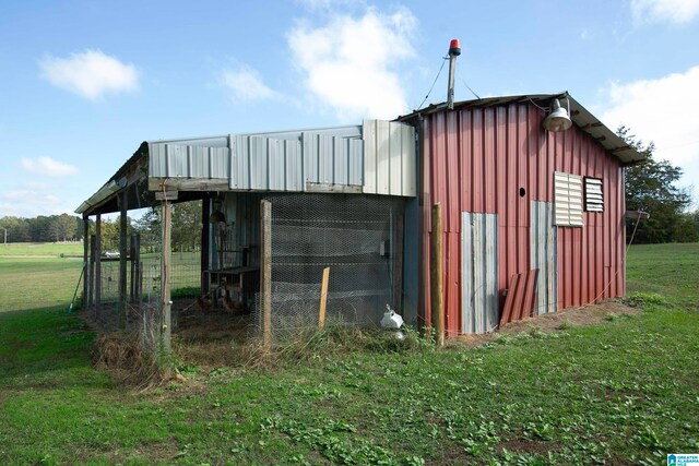 view of outdoor structure featuring a yard