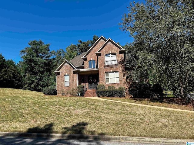 front of property featuring a front lawn