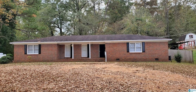 401 Park St E, Sylacauga, AL 35150 - single story home featuring crawl space and brick siding
