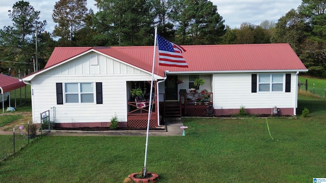 single story home with a front yard