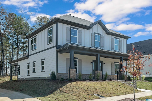 view of front facade with a front yard and covered porch