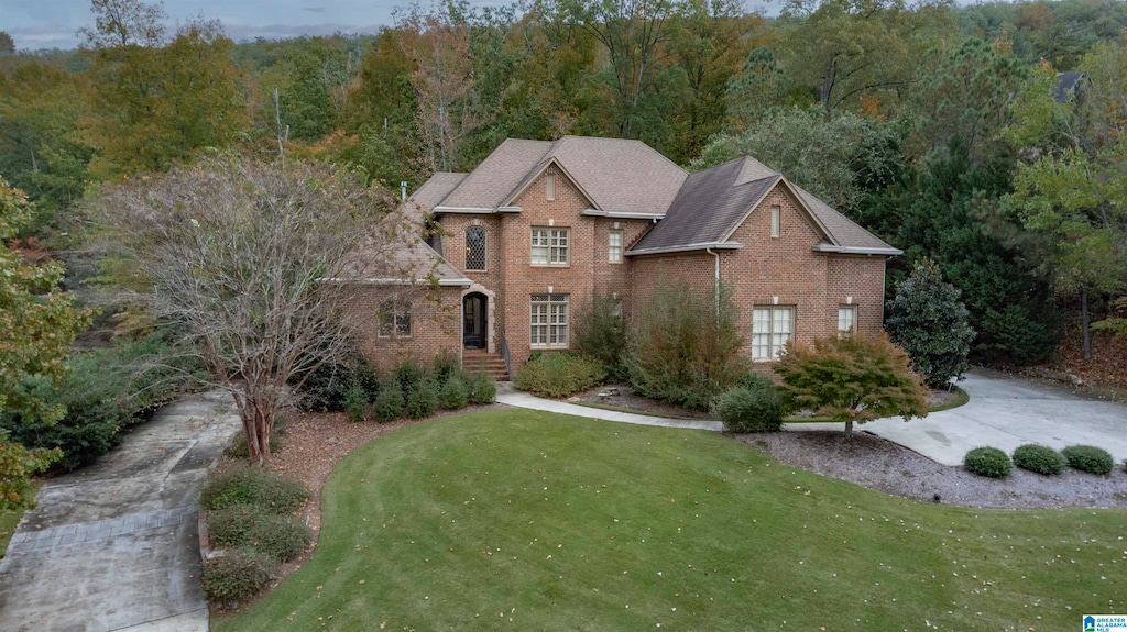 view of front of house with a front yard