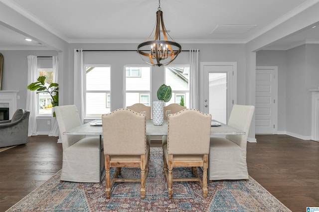 dining room featuring crown molding, dark hardwood / wood-style floors, and an inviting chandelier