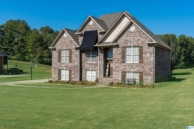 view of front facade with a front yard