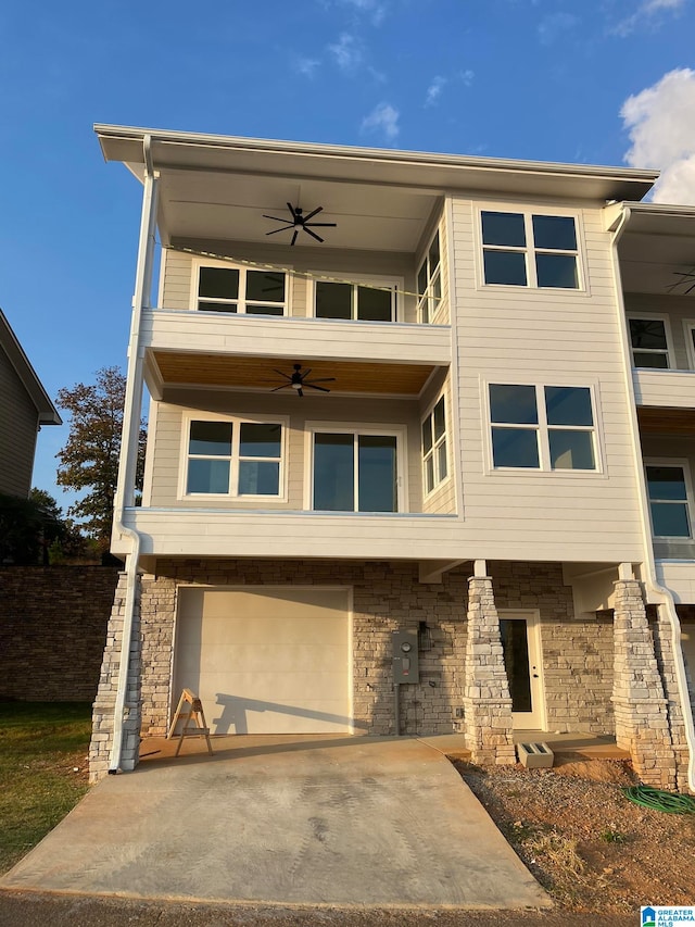 view of front of house featuring ceiling fan and a garage