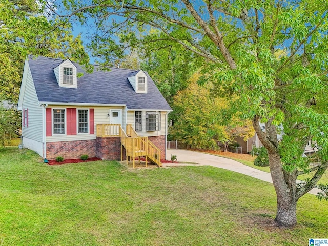 new england style home featuring a front lawn