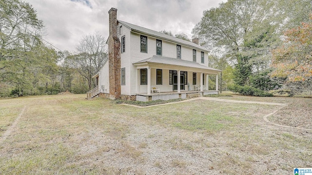 view of front of property featuring covered porch and a front yard