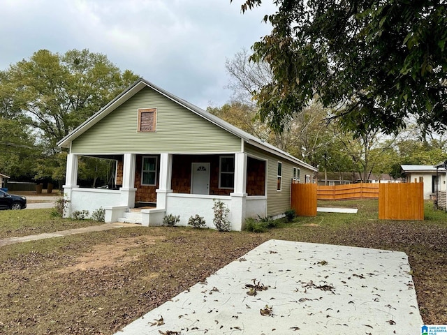 view of front of property featuring covered porch