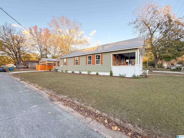 ranch-style home featuring a front yard