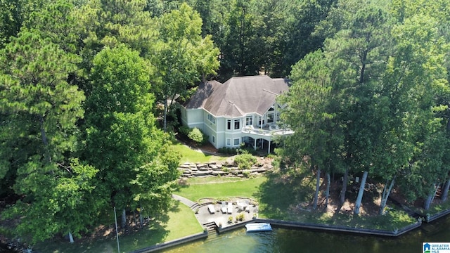 bird's eye view with a water view