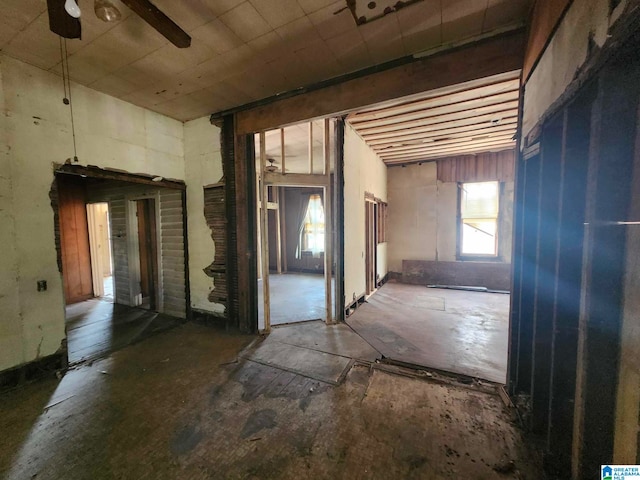 miscellaneous room with ceiling fan