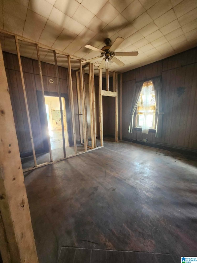 misc room featuring ceiling fan