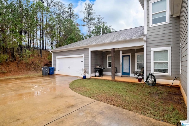 view of front of house with a porch, a garage, and a front yard