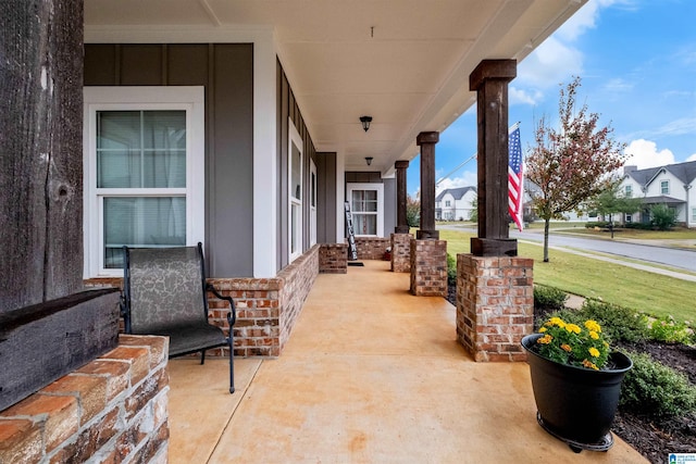 view of patio / terrace with covered porch