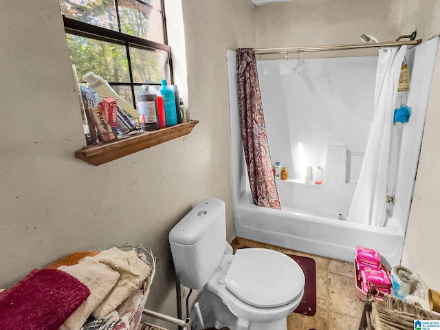 bathroom featuring shower / bath combo with shower curtain and toilet