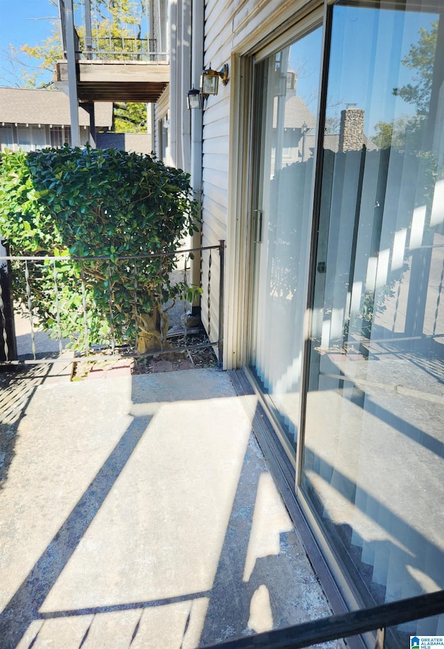 entrance to property featuring a balcony