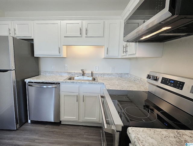 kitchen with dark wood-type flooring, appliances with stainless steel finishes, sink, and white cabinets