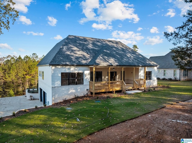 view of front of property with ceiling fan, a garage, and a front lawn