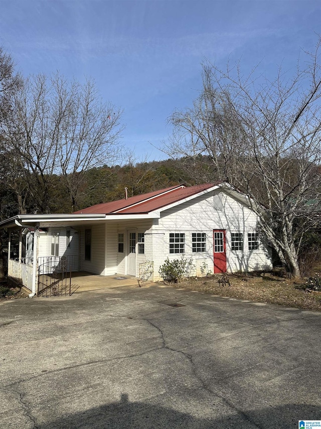 view of front of property featuring a carport