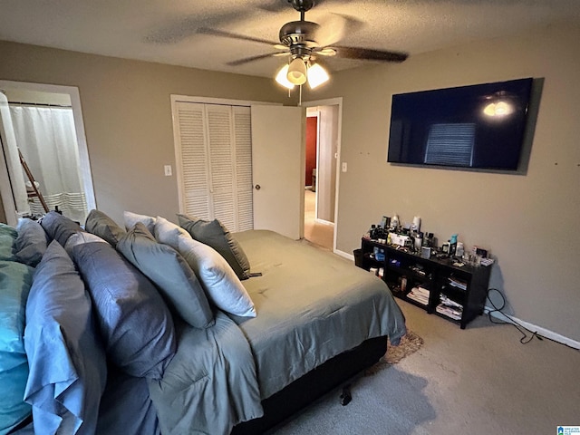 bedroom with carpet flooring, ceiling fan, a textured ceiling, and a closet