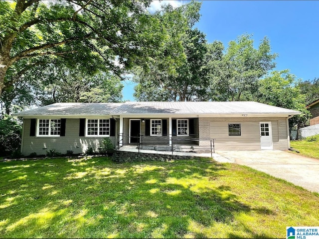 ranch-style home with a front lawn