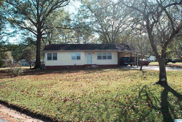 view of front of house featuring a front yard and a garage