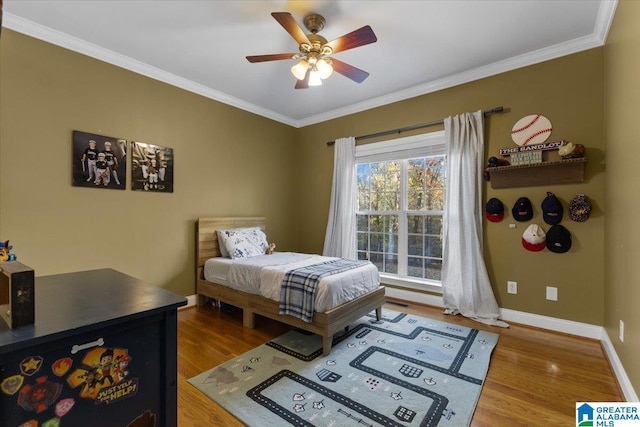 bedroom featuring ornamental molding, hardwood / wood-style floors, and ceiling fan