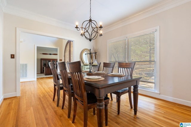 dining room featuring ceiling fan with notable chandelier, light hardwood / wood-style flooring, and ornamental molding