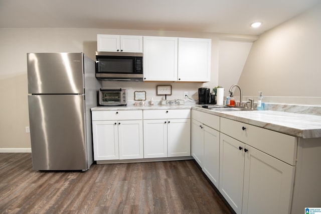 401 El Camino Real, Chelsea, AL 35043 - kitchen featuring appliances with stainless steel finishes, a sink, dark wood-style floors, a peninsula, and recessed lighting