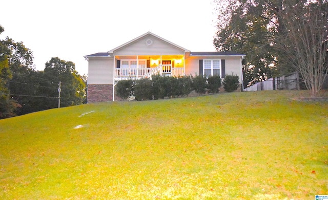 view of front facade with a porch and a front lawn