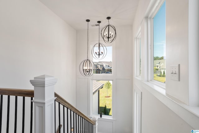 room details featuring a notable chandelier