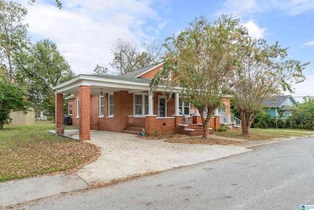 view of front of property featuring covered porch