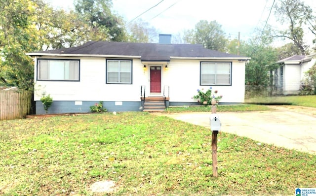 view of front of house featuring a front yard