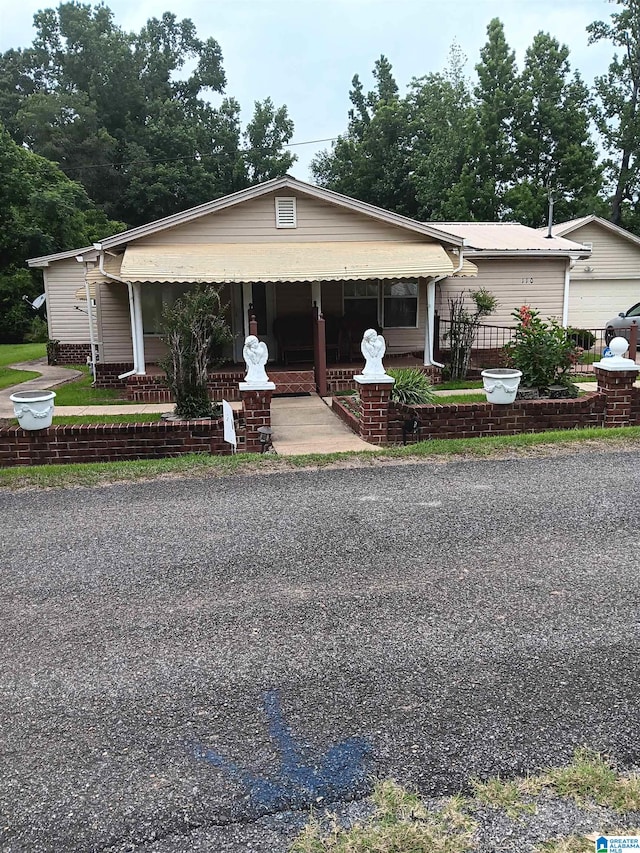 view of front of property featuring covered porch